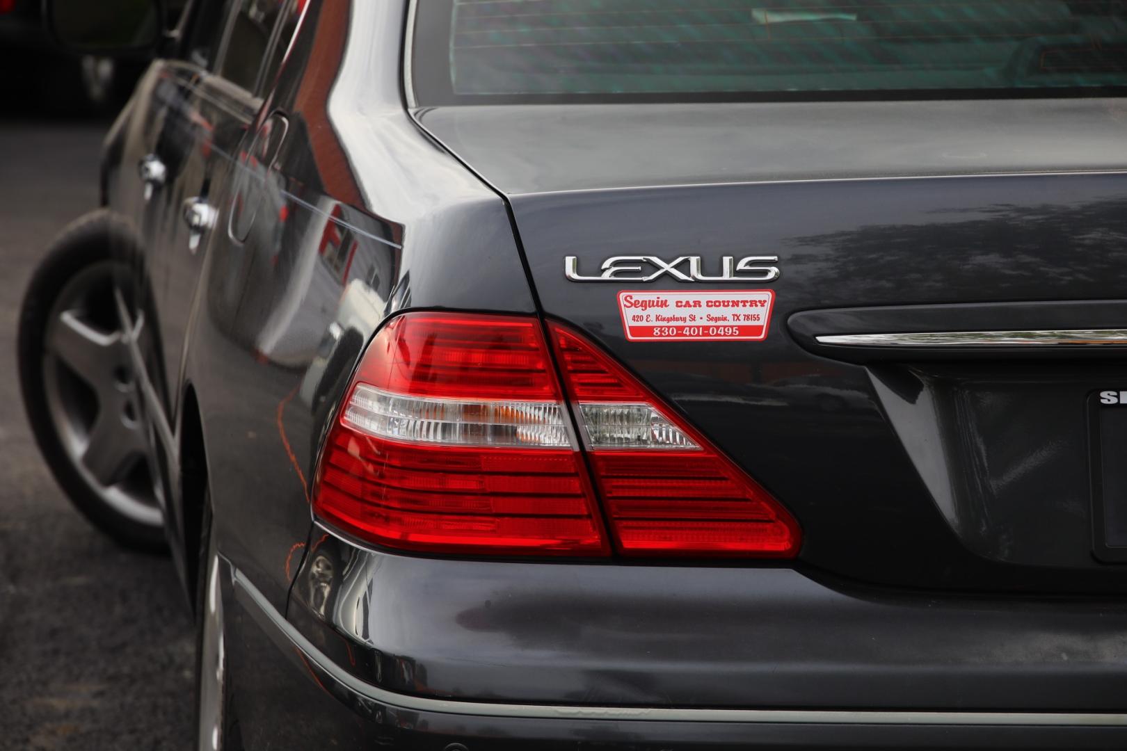 2006 BLUE LEXUS LS 430 Sedan (JTHBN36F565) with an 4.3L V8 DOHC 32V engine, 6-SPEED AUTOMATIC transmission, located at 420 E. Kingsbury St., Seguin, TX, 78155, (830) 401-0495, 29.581060, -97.961647 - Photo#6